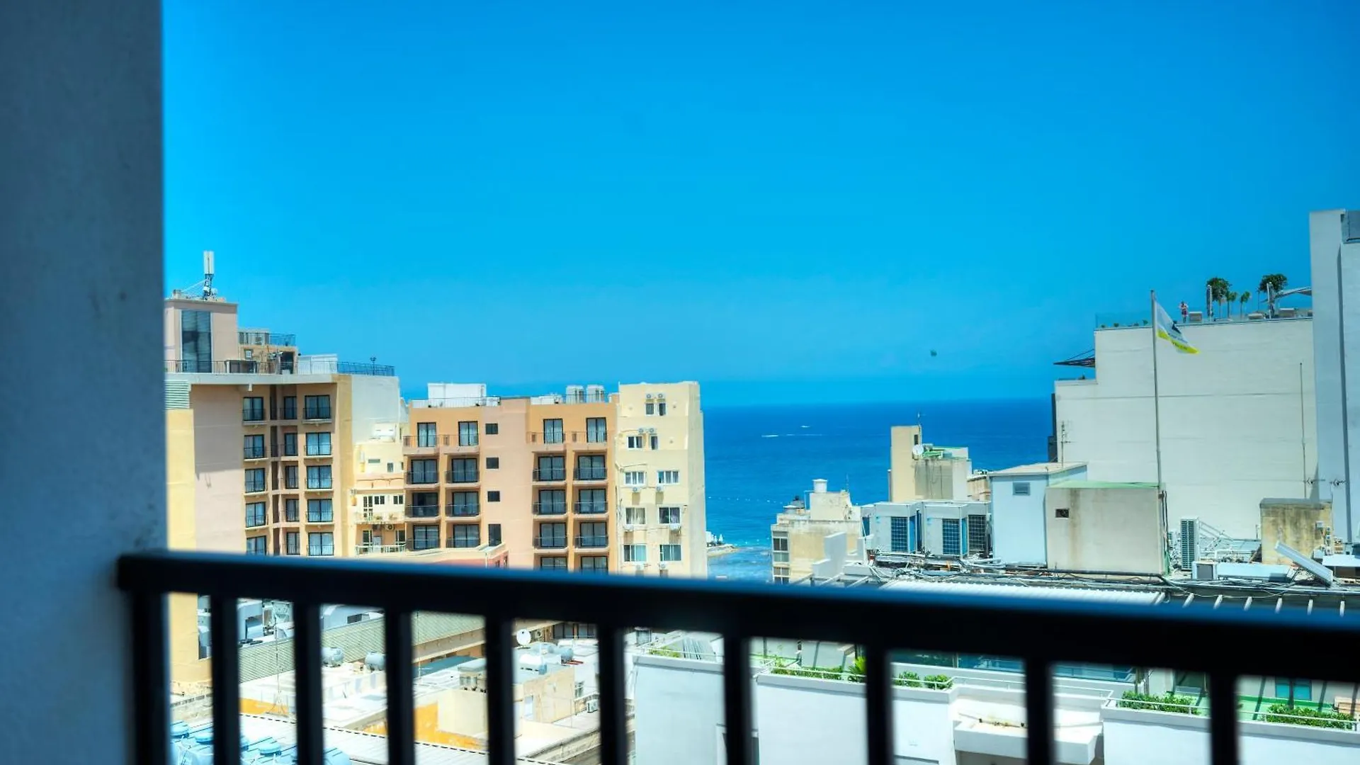 Aste Hotel San Ġiljan