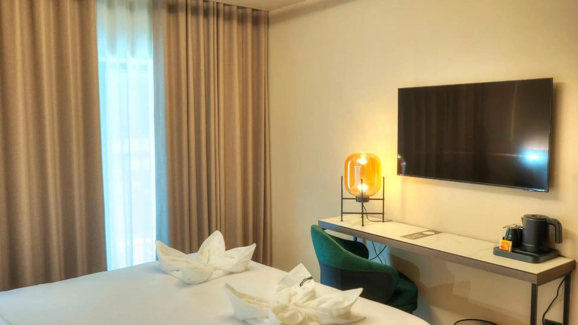 Aste Hotel San Ġiljan
