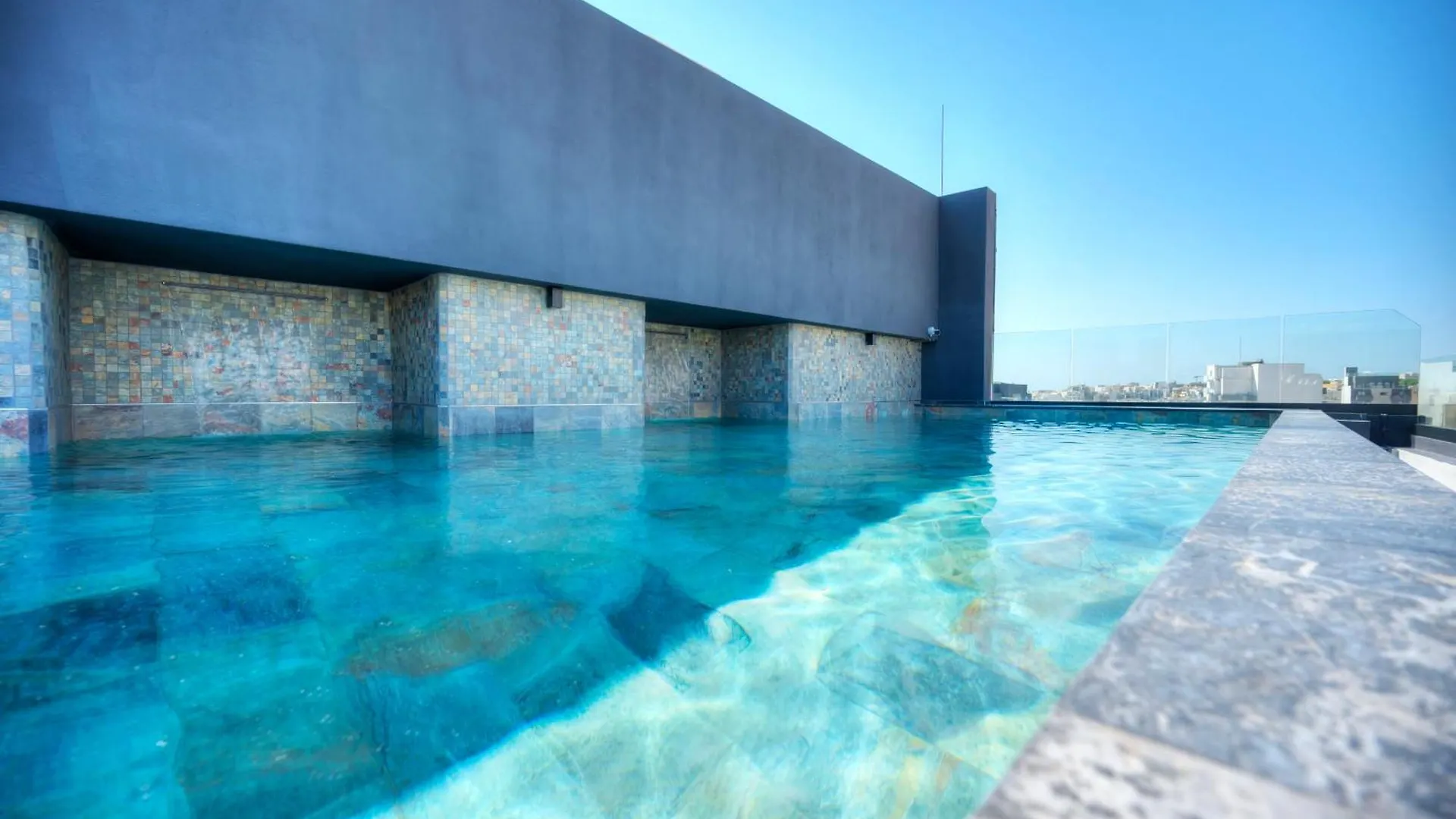 Aste Hotel San Ġiljan