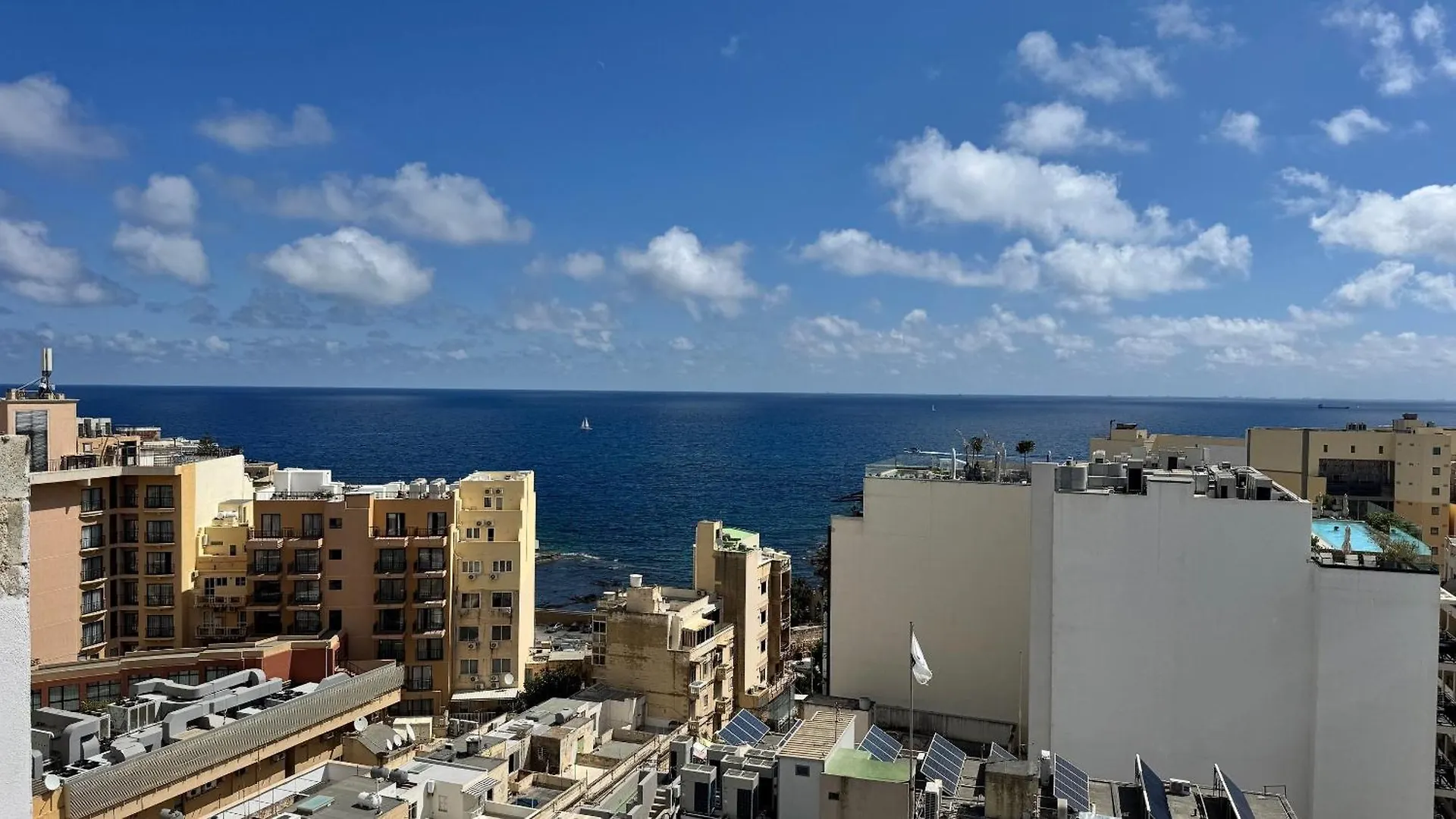 Aste Hotel San Ġiljan