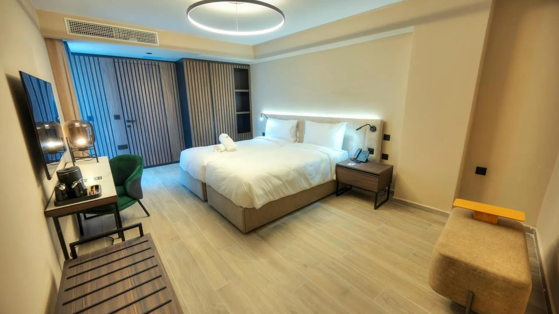 Aste Hotel San Ġiljan