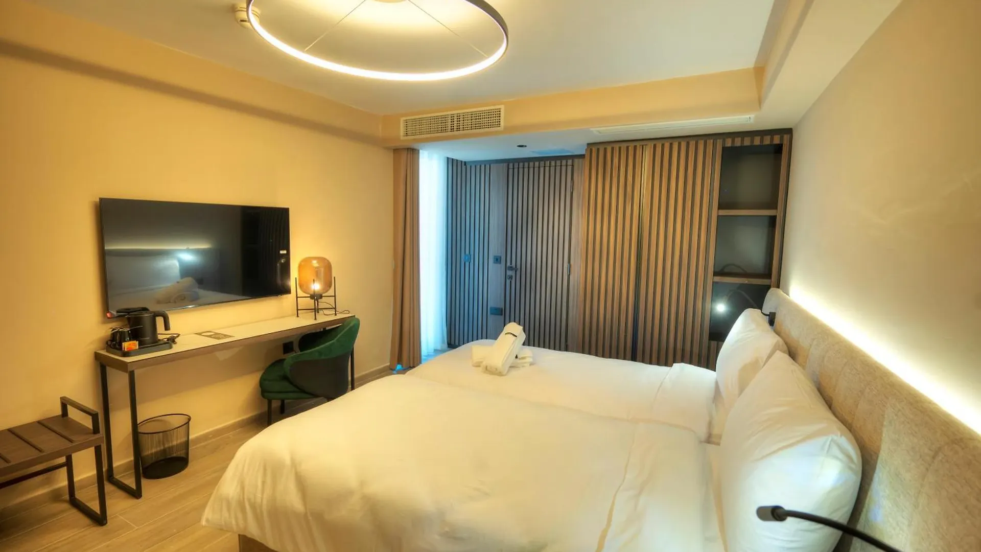 Aste Hotel San Ġiljan