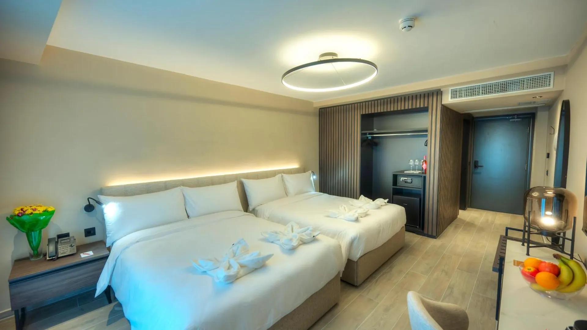 Aste Hotel San Ġiljan