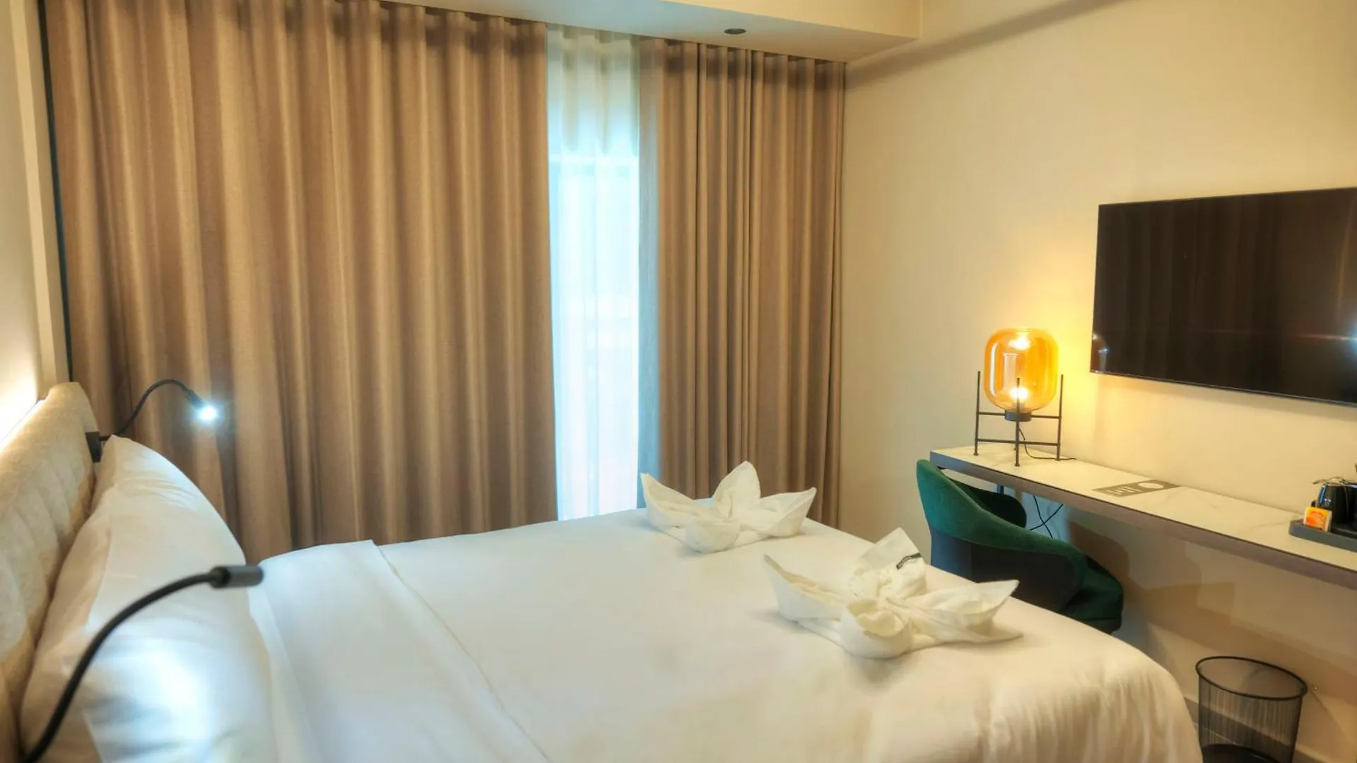 Aste Hotel San Ġiljan