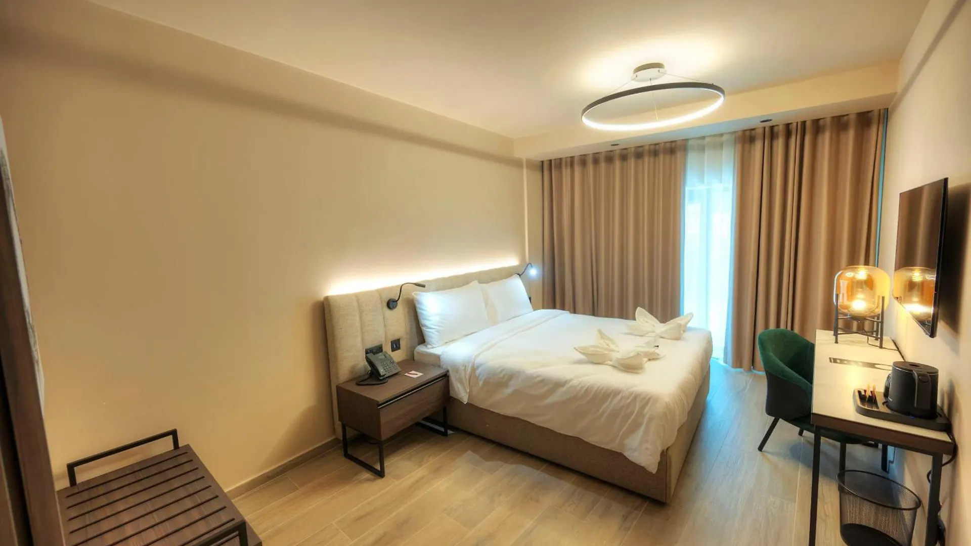 Aste Hotel San Ġiljan