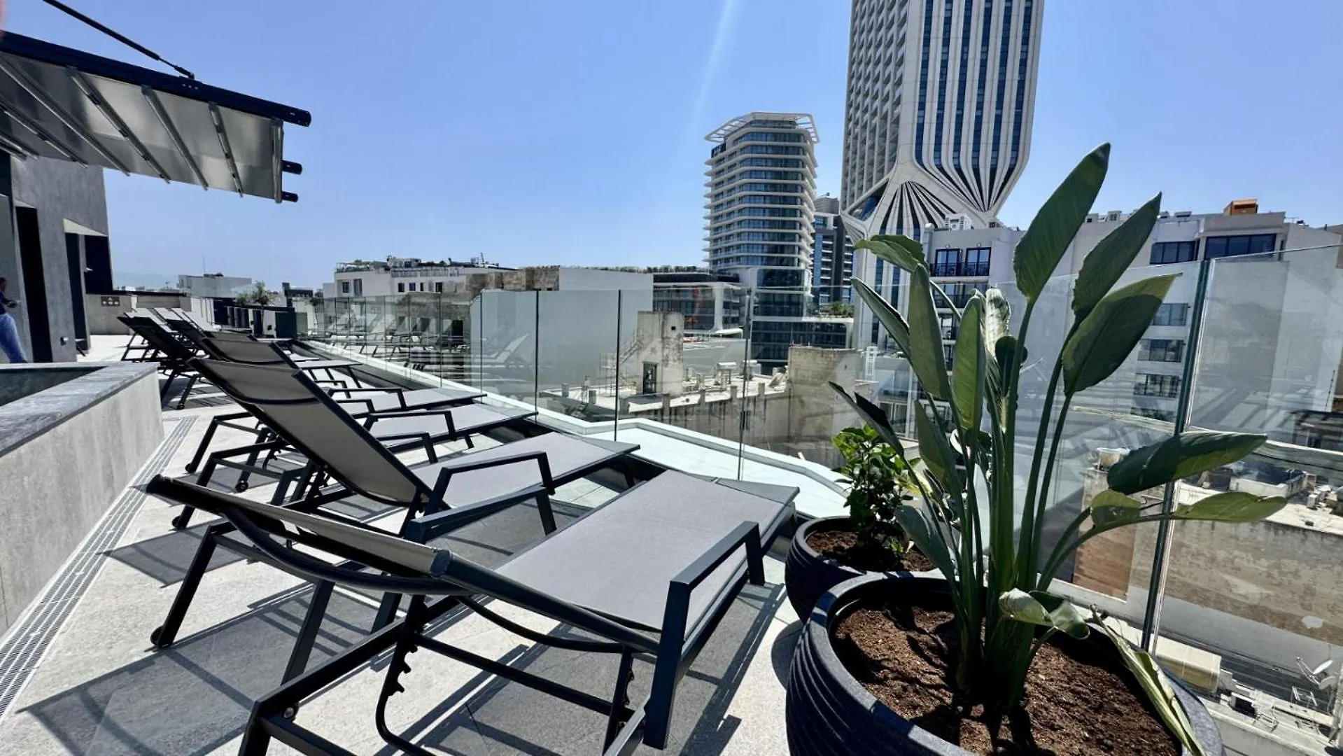 Aste Hotel San Ġiljan